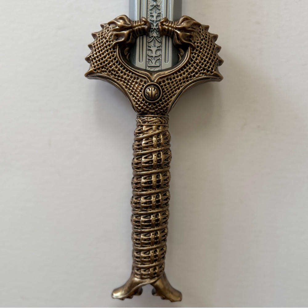 Factory Entertainment Wonder Woman God Killer Sword Scaled Replica - Picture 4 of 6